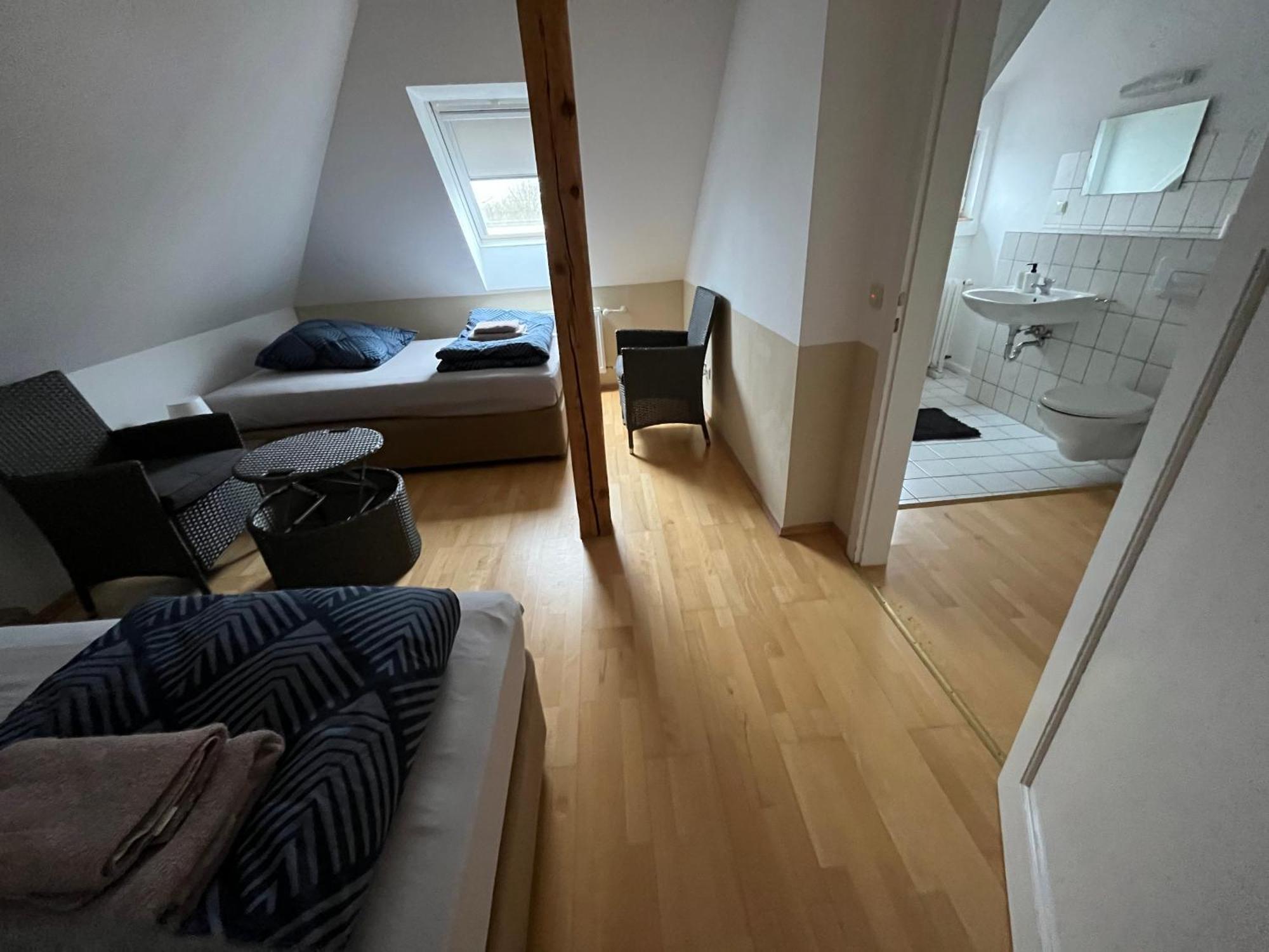 Doppelzimmer-Bad-Kuehlschrank-Tv-19 Meine Exterior foto